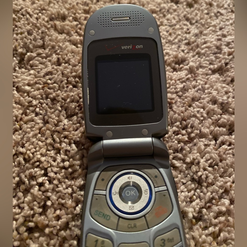 LG VX3400 Clamshell Flip Phone Cell Phone + Charger Vintage Retro Y2K - Picture 9 of 17